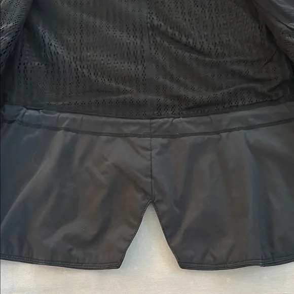 Lululemon Rain Jacket - Picture 7 of 12